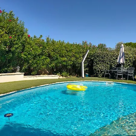 펜션 Divine Sunny Roujan